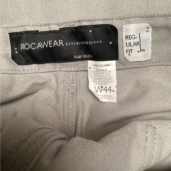 Rocawear mens gray pants, W44, L34 regular fit. - Picture 7 of 8
